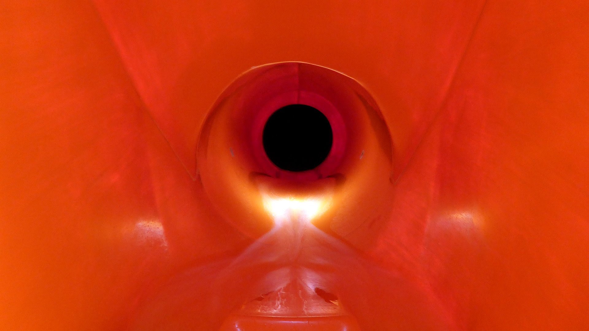 Black Hole Röhrenrutsche "Sommer: Vanilje" | Dyreparken Badelandet Kristiansand