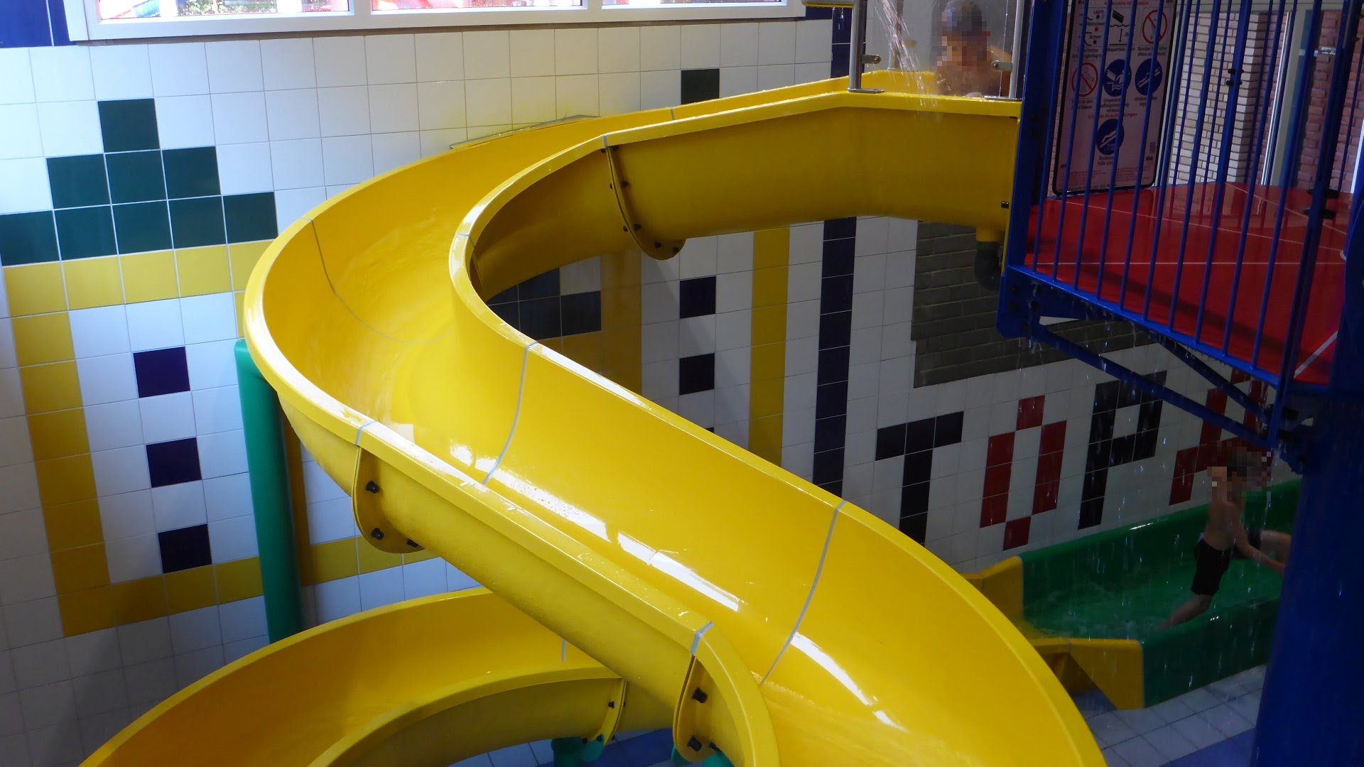 gelbe Kinder-Rutsche :: Yellow Children Slide | Topas Spaßbad Schloss Dankern (Haren/Ems)