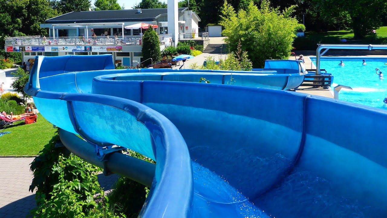 offene Freibadrutsche :: blaue Riesenrutsche | Wartbergbad Pforzheim