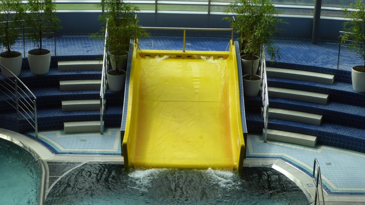 Indoor-Breitrutsche :: gelbe Breitwellenrutsche | Aquapark Olomouc